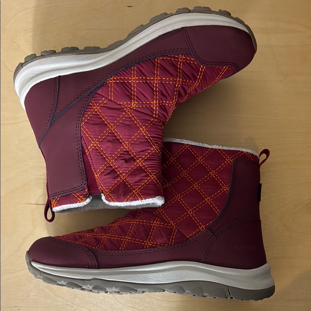Keen Women's Quilted Burgundy Boots, SZ 7.5